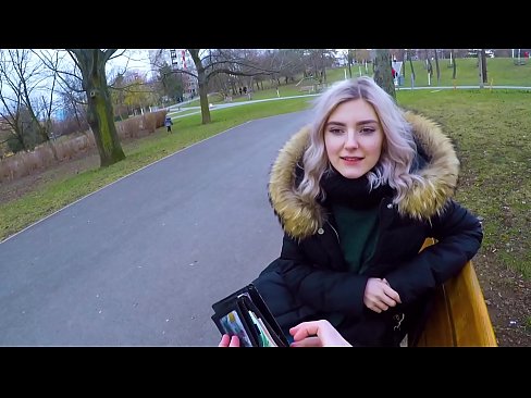 ❤️ Svelger en fremmeds varme sperm for penger - blowjob i parken av Eva Elfie ️ Sludder hos oss ☑